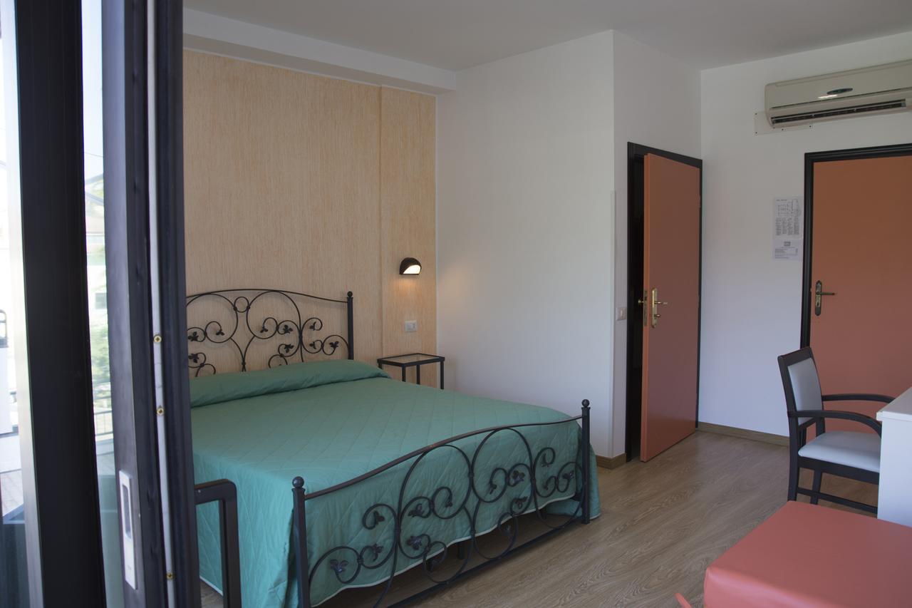 Ristorante Albergo Gerardo Di Masi Caposele Ngoại thất bức ảnh